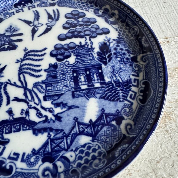 Vintage Blue Willow Trinket Dish - Blue and White Scenic Pottery Plate - Picture 5 of 9